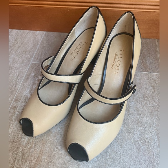 Talbots Tan and White Heels size 8 - Picture 5 of 5